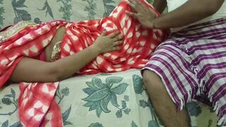 Malkin ne naukar se pair dabane ke bahane chut ko chudai karwai