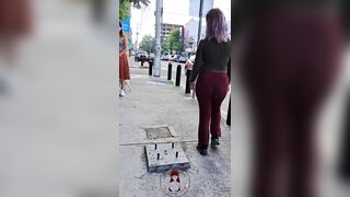 I SHOW MY BUTTOCKS IN A PARK