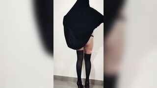 Shy fully covered Tunisian girl twerking and flashing her naked ass with shining ass hole ????