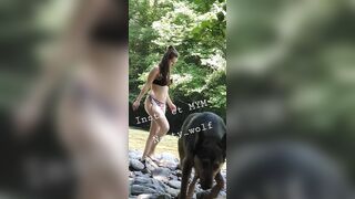 Un voyeur se branle sur moi.. excitée je le suce et le baise