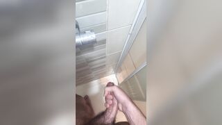 Jerk off in my shower 2