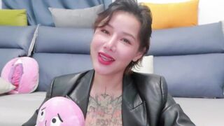 【喷泉乔老师】两性健康:男友啪啪的时候看擦边女正常吗?怎么改正男友的行为呢?添加 wx:pqzy555555 获取更多信息