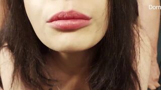 دوس پسرم داره منو از پشت میکنه منم دارم با تویی که این فیلمو میبینی حرف میزنم(مکالمه)