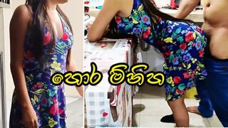 කෑම හදනකන් පොඩ්ඩක් ඉවසන්න බැහැනෙ ඔයාට Sri Lankan Hot Couple Very Risky Public Fuck at Kitchen