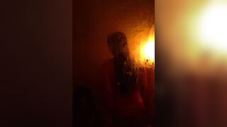 HERMANASTRAS SE QUEDAN SOLAS EN CASA, SE BAÑAN JUNTAS Y SE PONEN CALIENTES