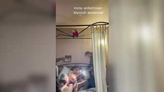 Femme soumise à une autre