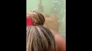 Esposa chupando no hotel