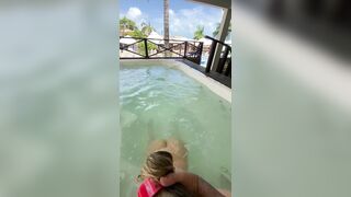 Esposa chupando no hotel