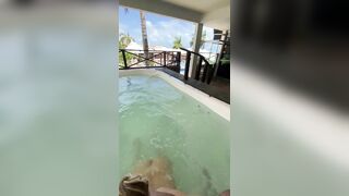 Esposa chupando no hotel