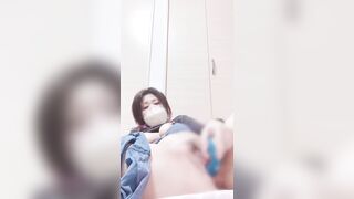 バイブをズボズボ????オナニーでおまんこから、エッチな液がとろーり