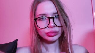 Кончил на попку сводной сестренки после школы