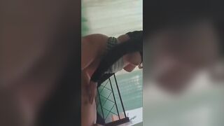 Mi ex viene de visita y la muy infiel me monta.