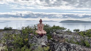 Vi kom til ubeboede øer for at skyde smuk sex for dig på et bjerg med udsigt over havet