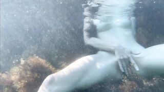 Caught a mermaid masturbating, watching her holes underwater at sea