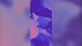 LECHE EN SU CARA HERMOSA EN FIESTA FAMILIAR (REAL)