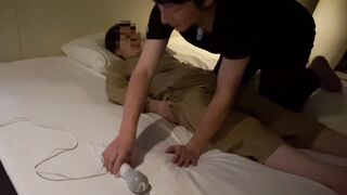 <Amateur/Female Student> When I used an electric massager a lady who came for a massage.(sample)