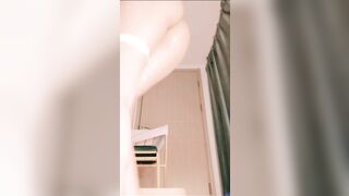 自慰直播，触碰瀑布，喷啊喷，脚抽搐颤抖，站不住了。