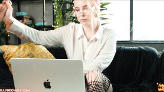 Everyone saw how my boyfriend fucks me in Zoom - MollyRedWolf