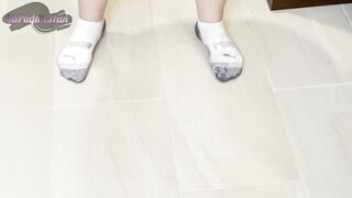 Pissing Down My Legs & Soaking My Socks | Big Ass MILF Flooding The Floor