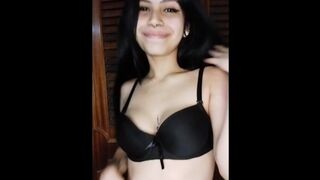 Bouncing my tities for you ????