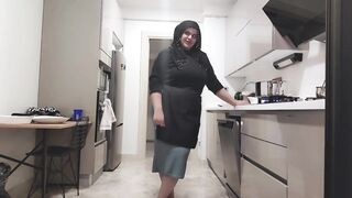 Step Mom helps her Step Son to cum inside - accidental creampie