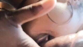 Un collègue me laisse cracher sur sa bite en allant au travail ????