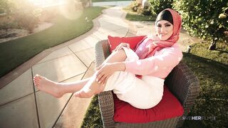 Sophia Leone's Hot And Sweaty Feet Tease