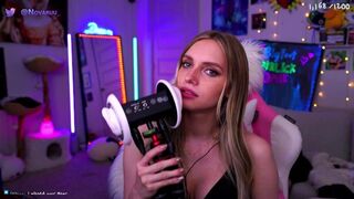 Rough Ear Licking ( with twitch chat )