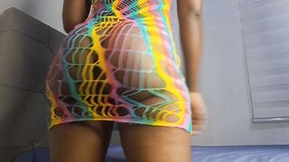 She dance to make me hard and cum wtf