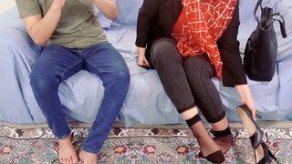 فیلم سکس م-ا-م-ا-نش با یه مرد غریبه رو تو گوشی زن ع-م-و-ش میبینه،اولش عصبا-نی میشه ولی بعد...