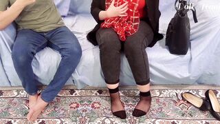 فیلم سکس م-ا-م-ا-نش با یه مرد غریبه رو تو گوشی زن ع-م-و-ش میبینه،اولش عصبا-نی میشه ولی بعد...