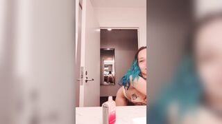 Twerking In Hotel Mirror