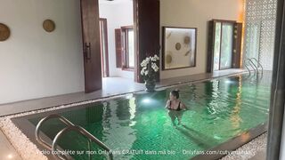 Elle se fait baiser dans sa piscine par son jardinnier