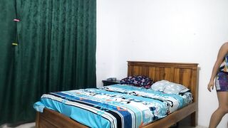 Big-ass white girl likes to masturbate her pussy alone