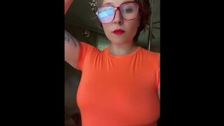 Velma cosplay try on