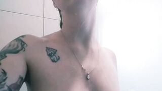 Natural blonde shows off armpits in shower