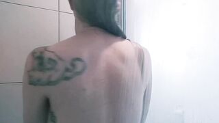 Natural blonde shows off armpits in shower