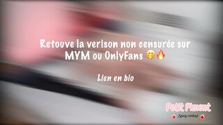 Une petite française redhead se fait baiser dans le lit en levrette