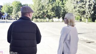 Facet publicznie proponuje mi IPHONA za zrobienie loda, zgodziłam się - POLSKIE PORNO