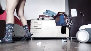 Brunette hairy pussy cleans vacuum cleaner. Latina big ass, big tits, hairy pussy.