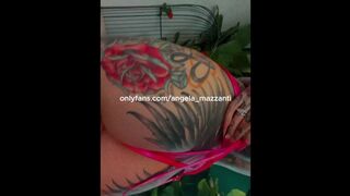 Hot Teen Angela Yoga Pussy Flash