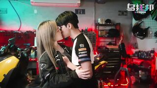 Biker girl gets a huge load of cum in her pink pussy - Psychoporn