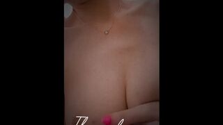 os meus dedos esticam lentamente as suas calças...