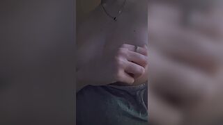 Mój przyrodni wyzywa mnie, żebym się przed nim rozebrał. On nie chce się pieprzyć