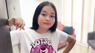 Chica sin hogar paga a dueño de posada con su rico culo y se deja venir adentro de su coño.