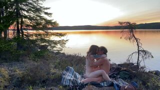 Love at a Lake in the Sunset - RosySky - 4K 30fps