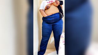 PAWG SHY 18+ TEEN EMPLOYEE MASTURBAT IN OFFICE WHEN BOSS IS NEXT DESK - JEANS & UNIFORM SAUDI GIRL